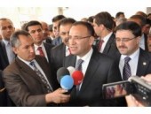 Bozdağ: Omuzunda rütbesi olmayan rütbelileri eleştirmeli