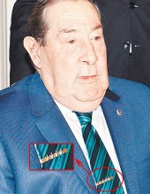 Büyükanıt Paşa'nın kravat iğnesi ile verdiği mesaj...