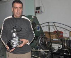 Assubay Uçak Teknisyeni Fahri Dönmez Türkiye'nin ilk yerli taktik İnsansız Hava Uçağı (İHA) motorunu yaptı.