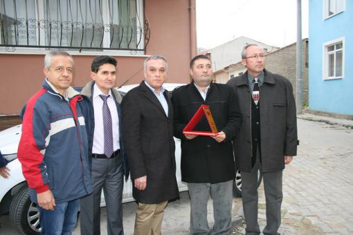 Şehidin Eşine Ev Bağışlayan Ali Dal'a Bir Plaket de Emekli Astsubaylardan