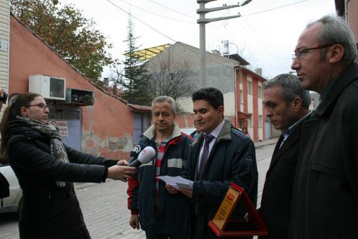 Şehidin Eşine Ev Bağışlayan Ali Dal'a Bir Plaket de Emekli Astsubaylardan