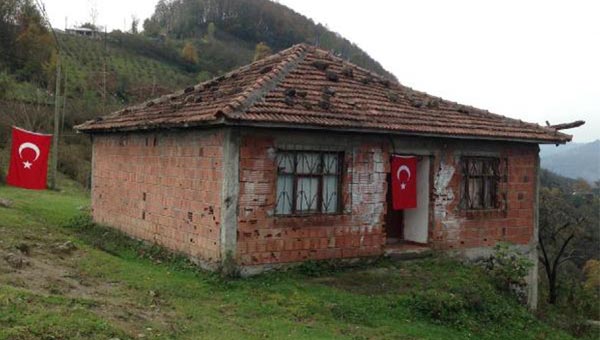 Sıva ustası Ali Dal, Şehit ailesine evini bağışladı