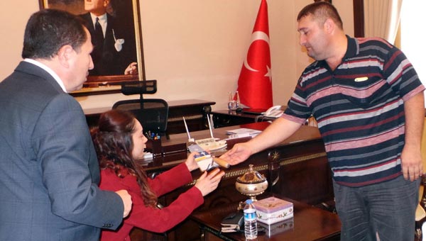 Sıva ustası Ali Dal, Şehit ailesine evini bağışladı