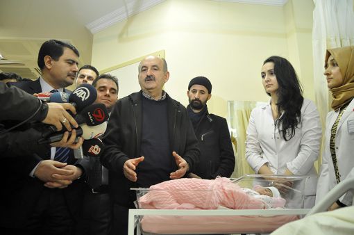 Sağlık Bakanı: Kadının tek kariyeri annelik olmalı