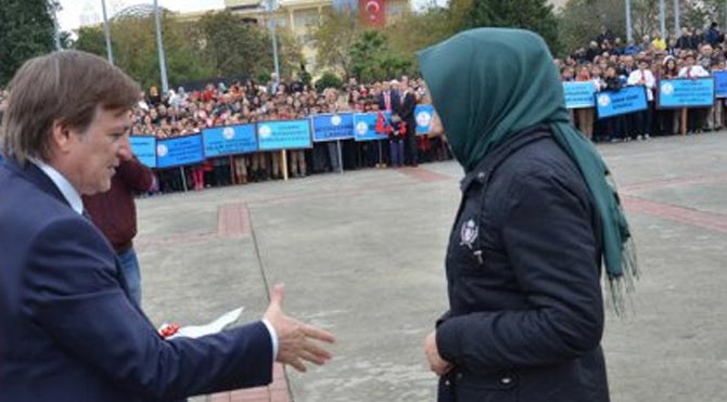 Takkeli başörtülü anaokulu!