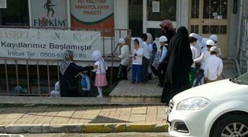 Türban özgürlük değil saçını gösterme yasağıdır