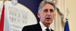 İngiltere Dışişleri Bakanı Philip Hammond: "Bir telefonla Suriye'deki iç savaşa son verecek tek bir kişi var"