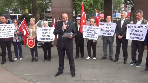 Emekli astsubaylar şehitler ve özlük hakları için İstanbul'da eylem yaptı