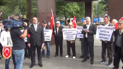 Emekli astsubaylar şehitler ve özlük hakları için İstanbul'da eylem yaptı