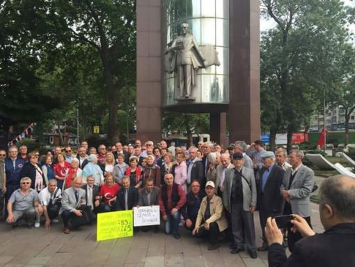 Emekli astsubaylar şehitler ve özlük hakları için İstanbul'da eylem yaptı