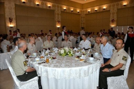 Ahmet ÇAM: GENELKURMAY BAŞKANI SN.HULUSİ AKAR'IN ASSUBAYLARLA İFTAR YEMEĞİ