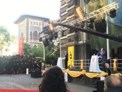 İstanbul Erkek öğrencileri ‘yandaş müdür’e sırtını döndü: Ses ol, yumruk ol!