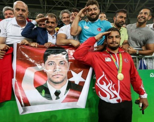 Fotoğraflarında rütbesi görülmeyen Demokrasi Şehidi Kd.Bçvş. Ömer HALİSDEMİR