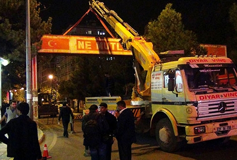 KUYRUĞUNUZ HAYIRLI OLSUN...BU ADAM SİZİ DİNLER Mİ?