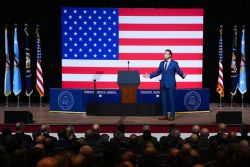 ABD Savaş Bakanı Pete Hegseth'in Konuşması: Düşmanlar toplanıyor, tehditler büyüyor. Oyunlara zaman yok.